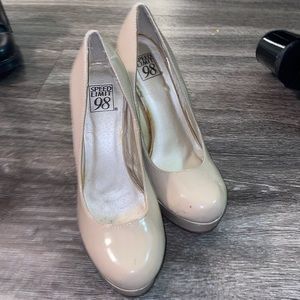 Lightly worn size 6.5 tan heels